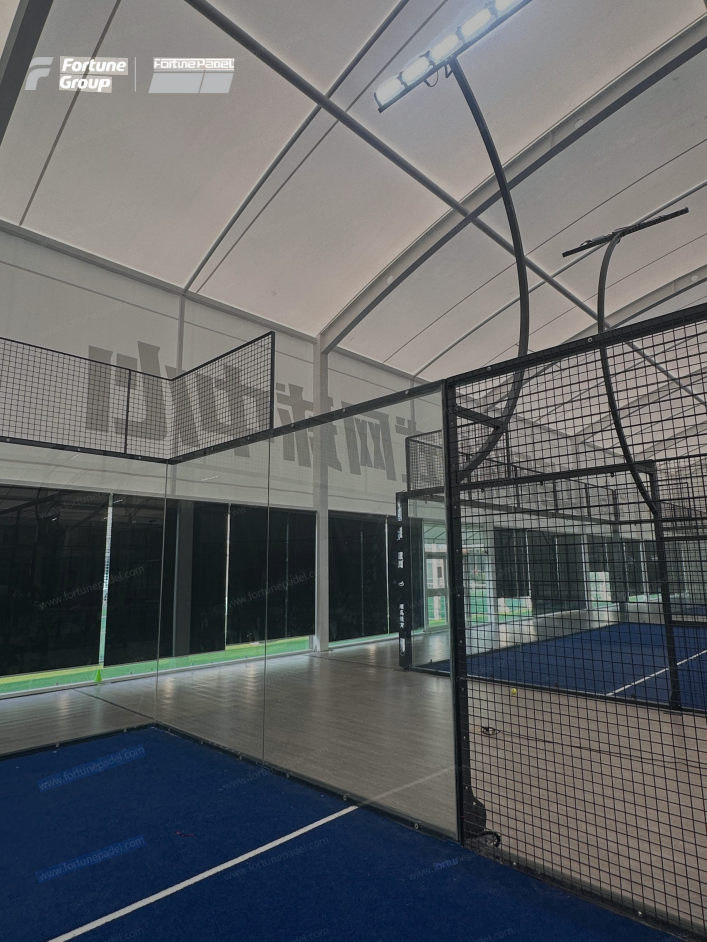 ¿Cómo elige un club entre una cancha eléctrica o semi-encerrada? Cid = 19