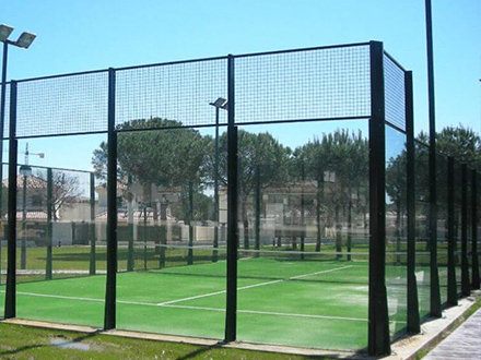 FX-P02Q Padel en un gimnasio italiano