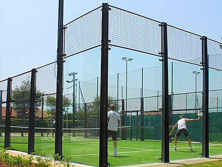 FX-P02Q Padel en un club deportivo argentino