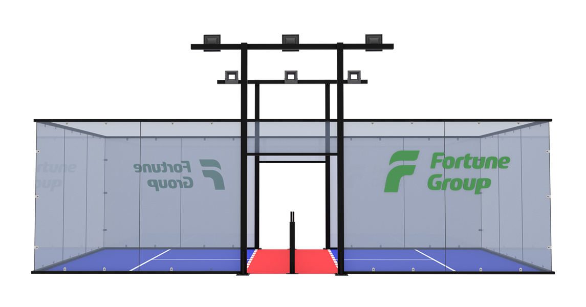 Padbol Court con pasto artificial y paredes de vidrio
