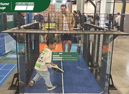 Padel Star Tolito Aguirre y su hijo disfrutan de un momento especial en la cabina de la fortuna