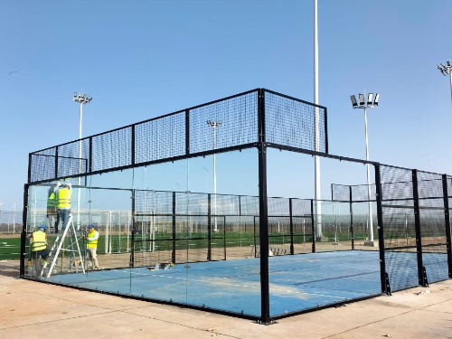 Tribunales de Padel en Arabia Saudita: comentarios de los clientes sobre el modelo medio panorámico P02Q