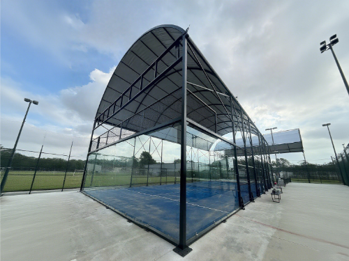Estudio de caso del cliente: P05 Techo fijo Padel Court instalado en los EE. UU.