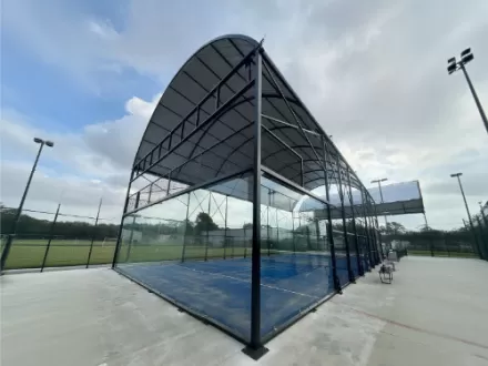 Estudio de caso del cliente: P05 Techo fijo Padel Court instalado en los EE. UU.