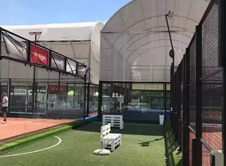 Explicación de la capacidad de carga del techo de una pista de pádel: una guía para el comprador